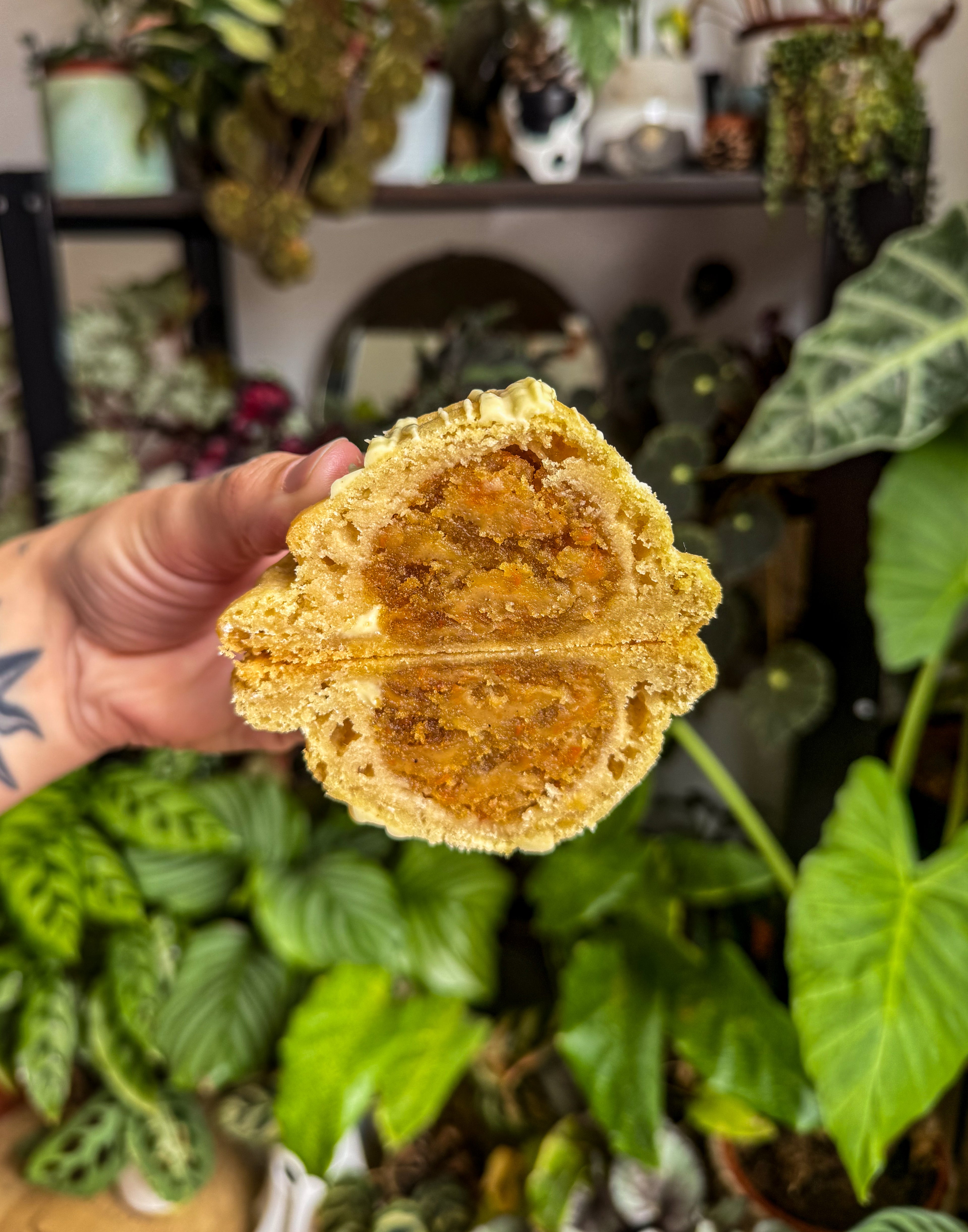Carrot cake stuffed cookie (vg)