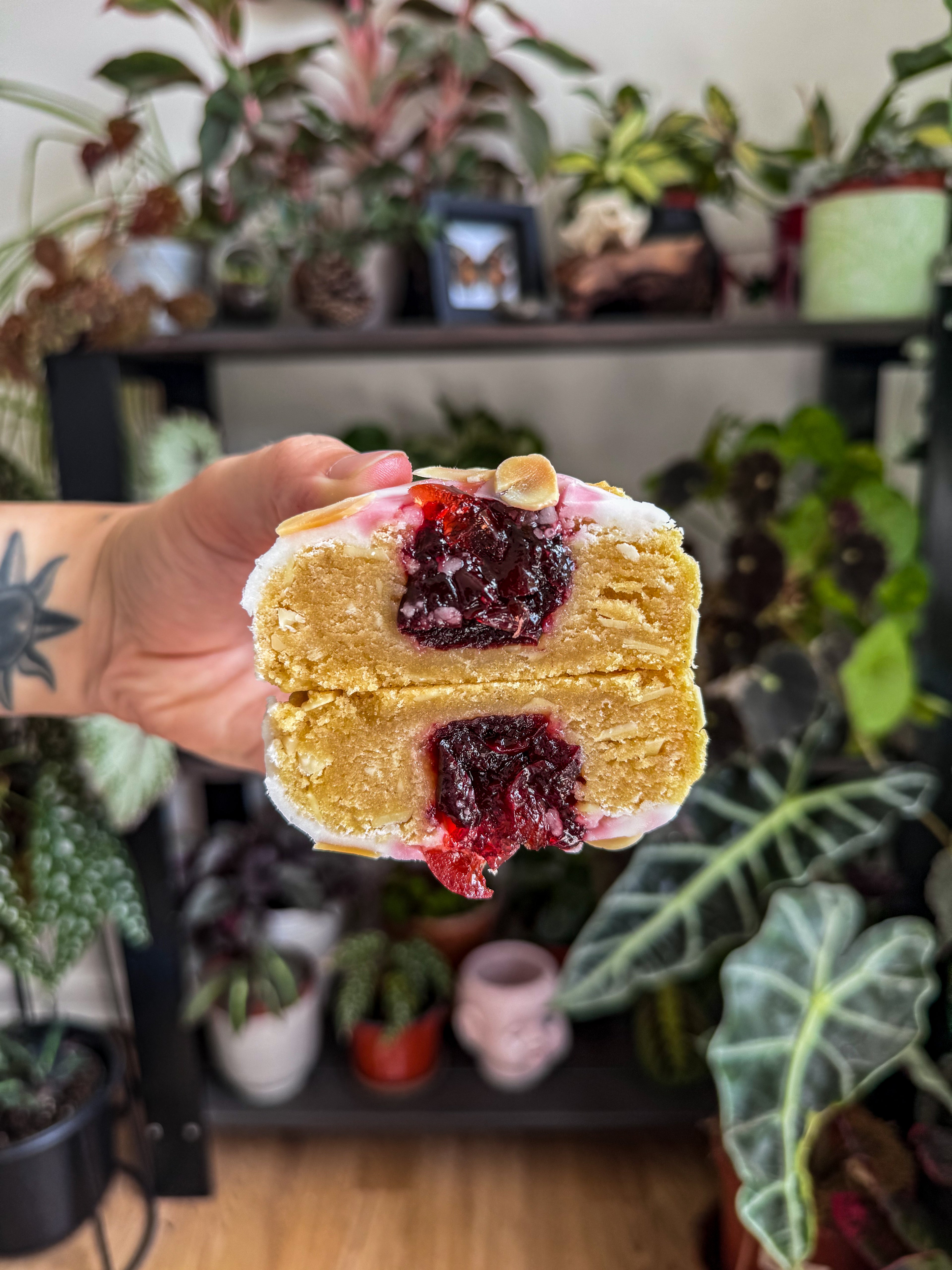 Cherry bakewell cookie (vg)
